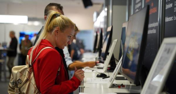 Nyolc gyártó kameráinak összehasolítása a SecuriForumon