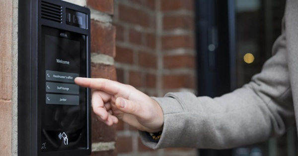 Új, multifunkcionális kaputelefon az Axis kínálatában